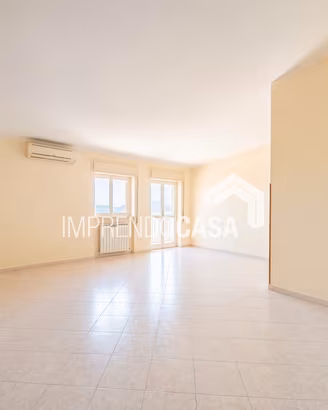 Panoramico Luminoso Quadrivani 120MQ 2 Posti auto