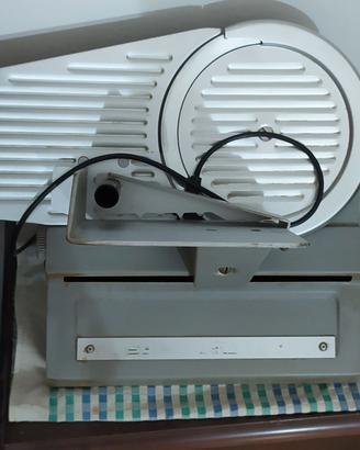 AFFETTATRICE    PROFESSIONALE