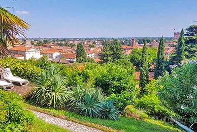 Villa di 639 m² con più di 5 locali e box auto a M