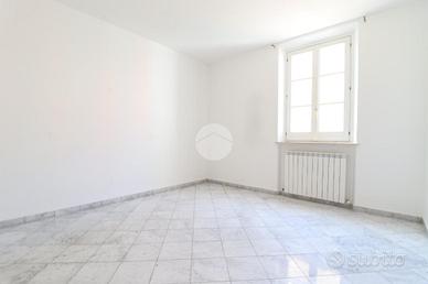 4 LOCALI A SAN BENEDETTO DEL TRONTO