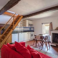 Rustico vista mare con giardino e posto auto