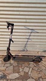 Monopattino Xiaomi Electric Scooter 4 lite 