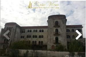 Albergo da ristrutturare o da abbattere Mondragone