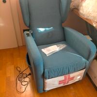 poltrona con telecomando dispositivo sanitario 