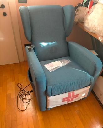 poltrona con telecomando dispositivo sanitario 