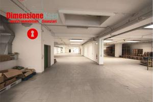 Immobile di 1200 m² con 2 locali a Nola