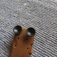 2 vecchie maniglie in ottone a pomello vite in fer