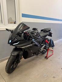 Yamaha YZF R-125 2024 nera