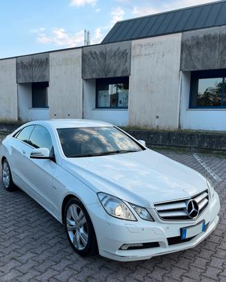 Mercedes E 220 CDI Coupé BlueEFFICIENCY