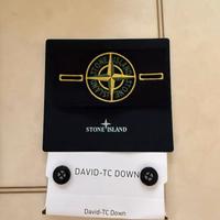 Badge/toppa stone island con bottoni e etichetta