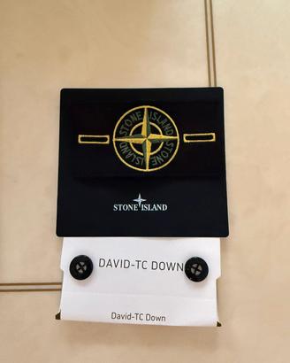 Badge/toppa stone island con bottoni e etichetta