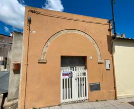 Casa Indipendente con Cortile e Terrazza