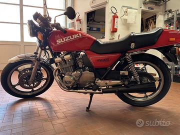 Suzuki GSX 400 F Katana (GS 40 XF) - 1982