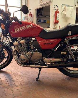 Suzuki GSX 400 F Katana (GS 40 XF) - 1982