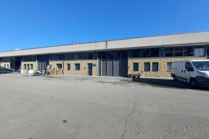 Immobile di 670 m² con 2 locali a Cantù