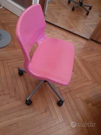 sedia ufficio con rotelle colore fucsia