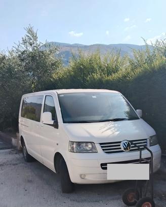 Volkswagen Caravelle / Transporter