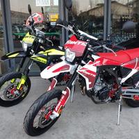Fantic Motard XMF Performance 125 MY23 casco cross