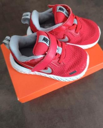 Nike Revolution  21