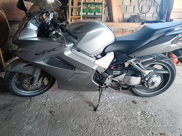 HONDA VFR 800 VTEC