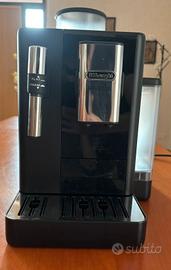 Macchina del caffè automatica Rivelia De Longhi 