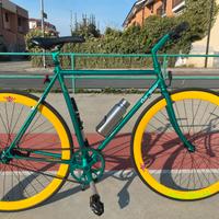 Bicicletta scatto fisso