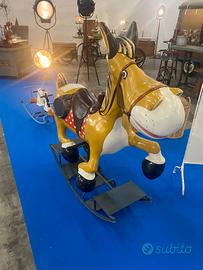 Cavallo a dondolo da gistra