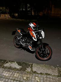 KTM 125 Duke comprensivo di passaggio di proprietà