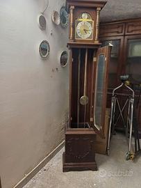 Antico orologio a pendolo