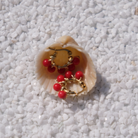 Orecchini a cerchio con perle di corallo bamboo