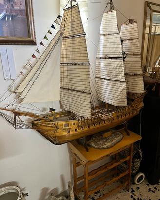 Modello navale artigianale in legno USS