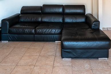 Divani in pelle nera 3 posti con penisola