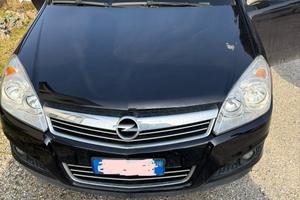 Opel Astra 2010 GPL