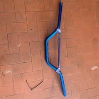 Manubrio blu moto