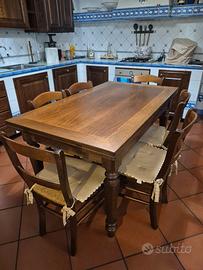 Tavolo in legno di noce con 6 sedie abbinate