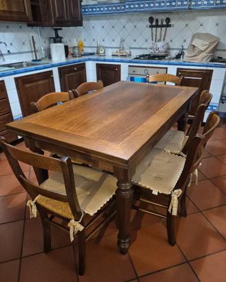 Tavolo in legno di noce con 6 sedie abbinate