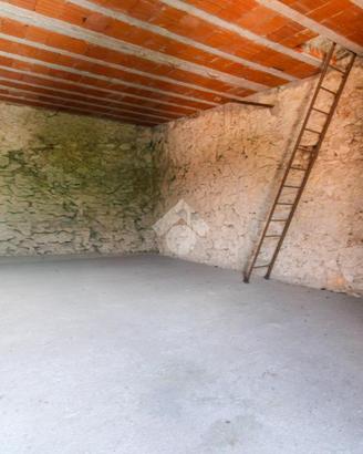 RUSTICO A SABBIO CHIESE