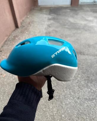 Monopattino e casco
