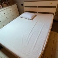 Letto matrimoniale con materasso