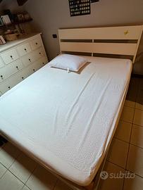 Letto matrimoniale con materasso