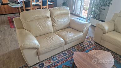 2 Divani in Vera Pelle Pieno Fiore Beige .