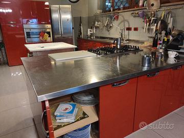 Cucina artigianale con elettrodomestici Ilve