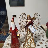 Angelo con tromba villa d'este con babbo Natale