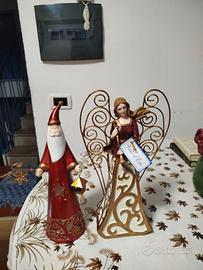 Angelo con tromba villa d'este con babbo Natale