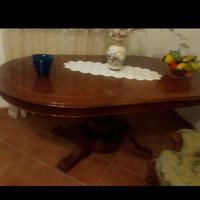 tavolo in noce .. stile antico 