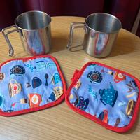 Set di 2 tazze in acciaio inox + presine stampate