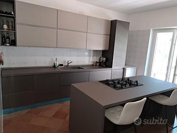 Cucina completa con Isola
