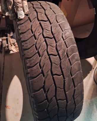 pneumatici 235 70 R17  land Rover 