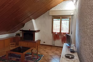 Intera palazzina indipendente con giardino