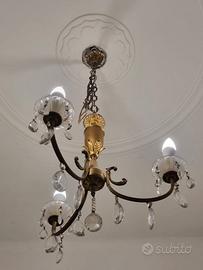 Lampadario in ottone e gocce di cristallo